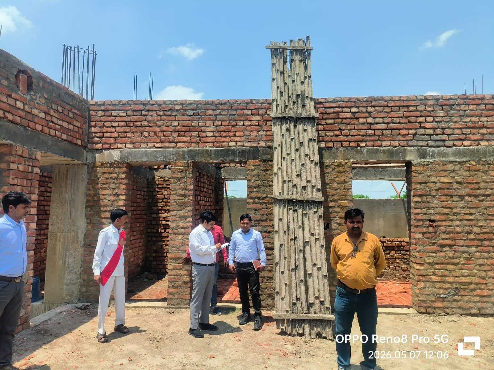 निर्माणाधीन विद्युत शक्ति उपकेंद्रों का डीएम ने किया निरीक्षण