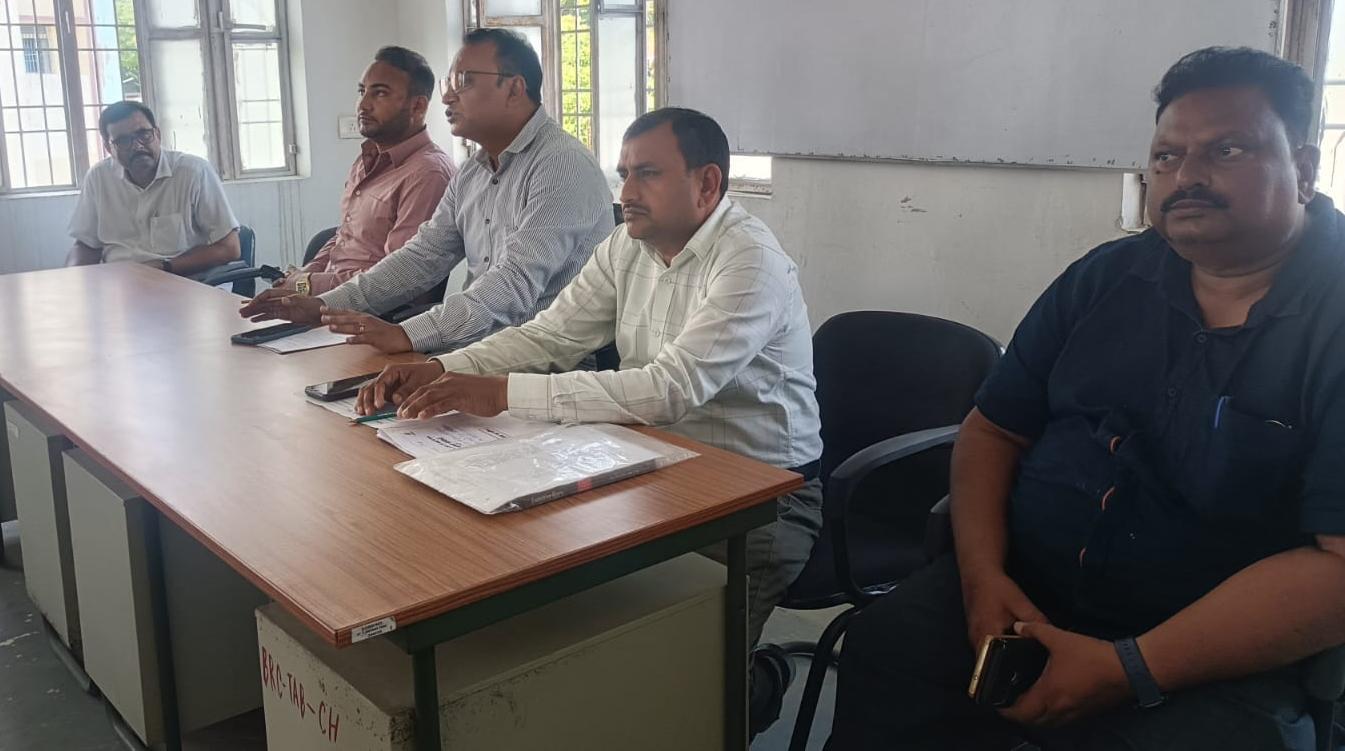 शिक्षा व्यवस्था में सुधार को लेकर बीईओ ने विद्यालय प्रधानों के साथ की बैठक