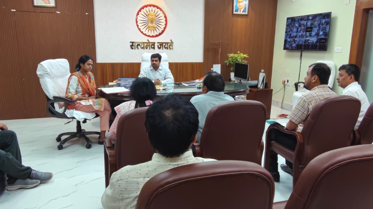 SUPAUL : छात्राओं की सुरक्षा, स्वास्थ्य व शिक्षा व्यवस्था सुदृढ़ करने के लिए डीएम ने दिए निर्देश