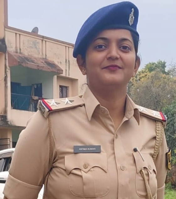 KHAGARIA विधि व्यवस्था को लेकर एसपी ने कई पुलिस पदाधिकारी को किया इधर से उधर