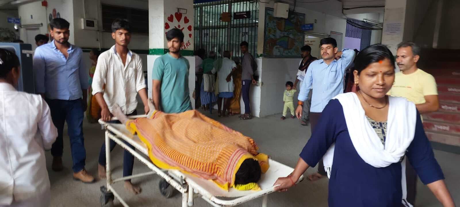 LAKHISARI : खेत में काम कर रहे किसान की करेंट लगने से मौत