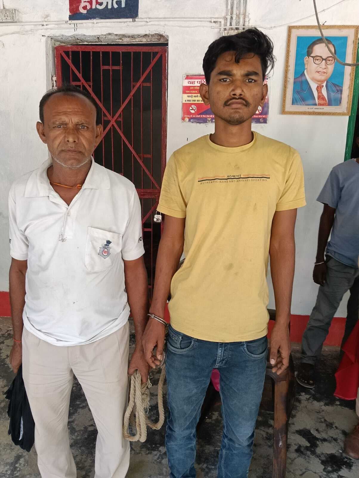 लग्जरी कार से 25 लीटर विदेशी शराब बरामद, तस्कर गिरफ्तार