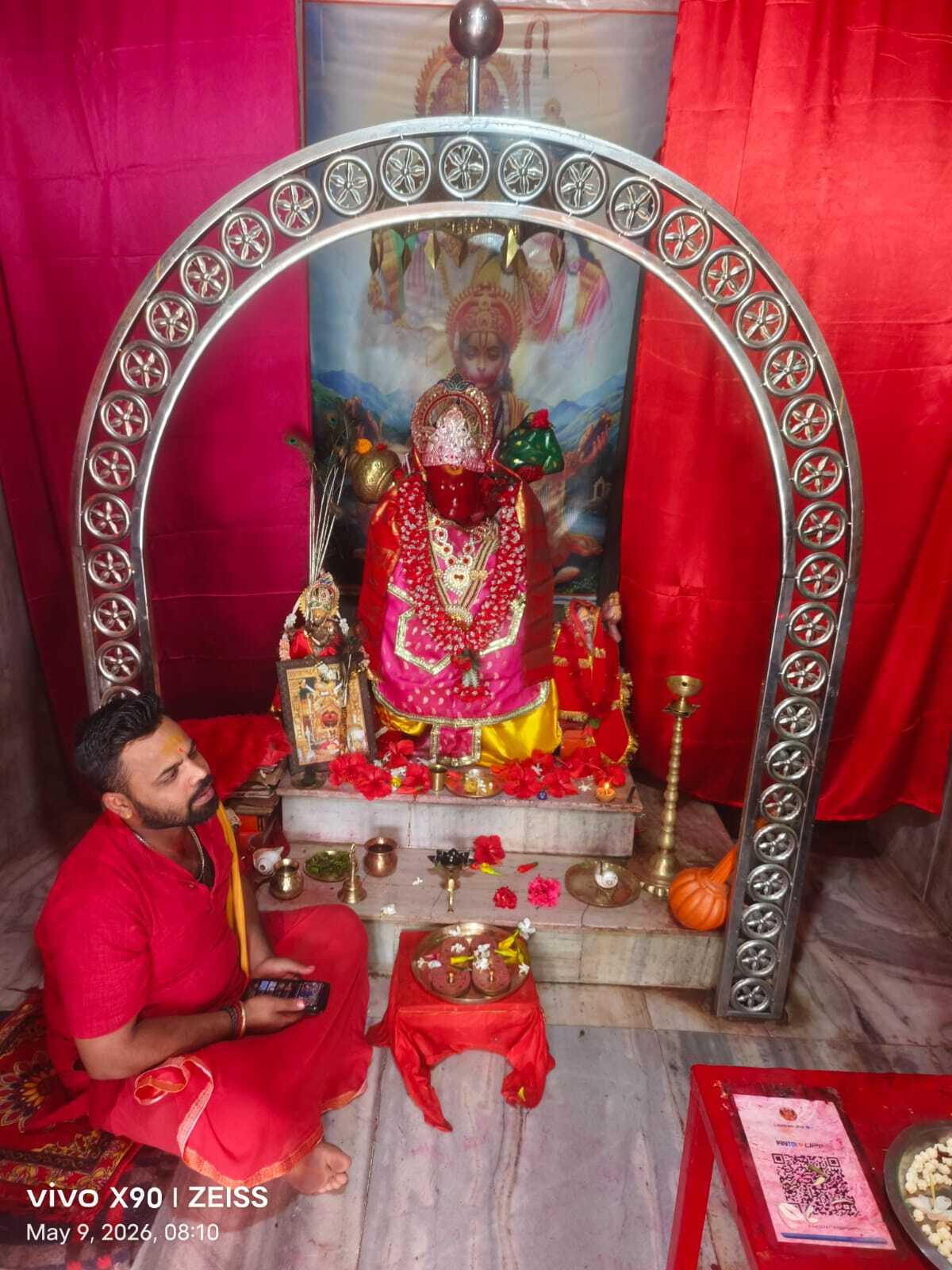 Kishanganj, शनिवार को हनुमान मंदिर में उमड़ी श्रद्धालुओं की भीड़, भक्ति में सराबोर रहा माहौल