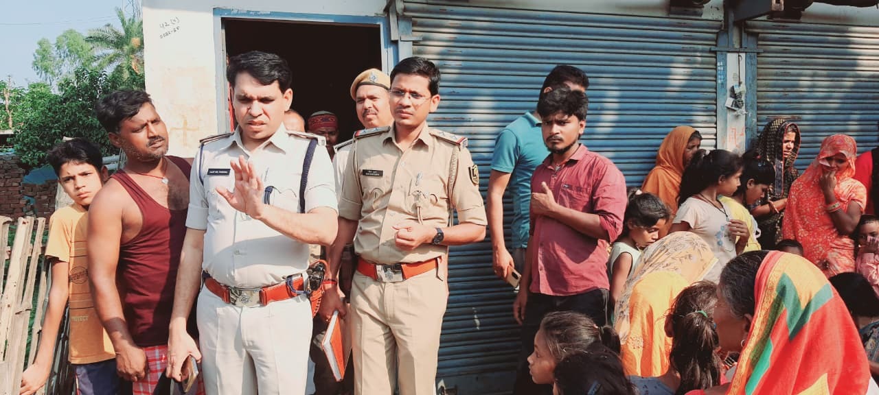 घर में फंदे से लटकी मिली महिला, मौत