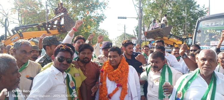 मंत्री बनने के बाद पहली बार सिकंदरा पहुंचे दामोदर रावत का हुआ भव्य स्वागत, बुलडोजर से बरसाया गया फूल