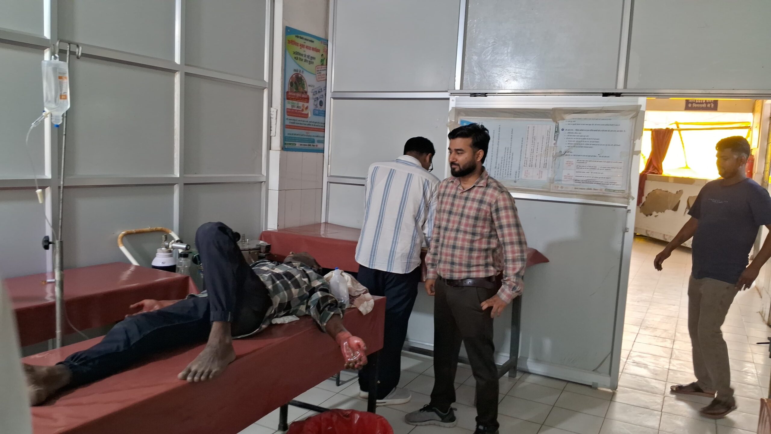 करेंट की चपेट में आने से युवक झुलसा, हायर सेंटर रेफर