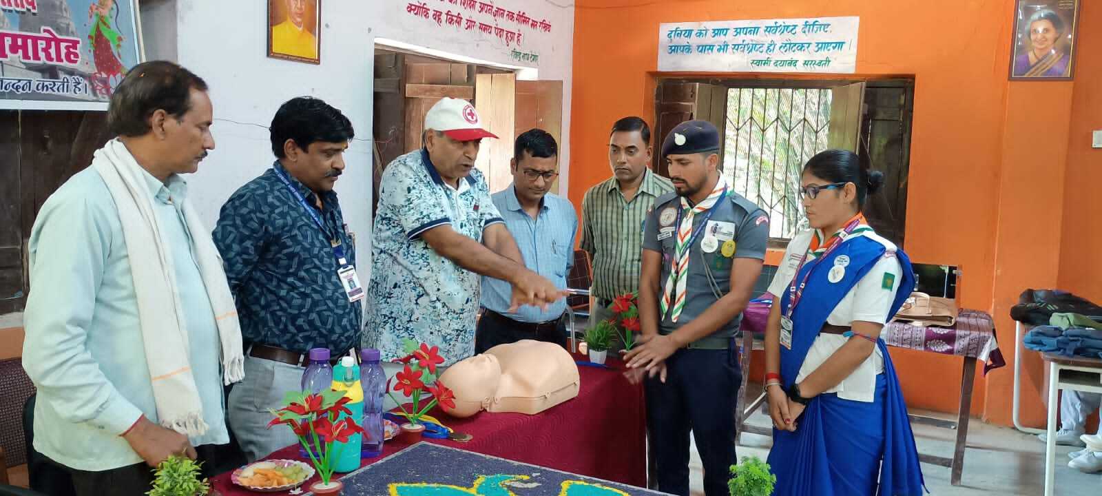 स्काउट-गाइड के प्रशिक्षण में बच्चों को अनुशासन व आपदा प्रबंधन की दी जानकारी
