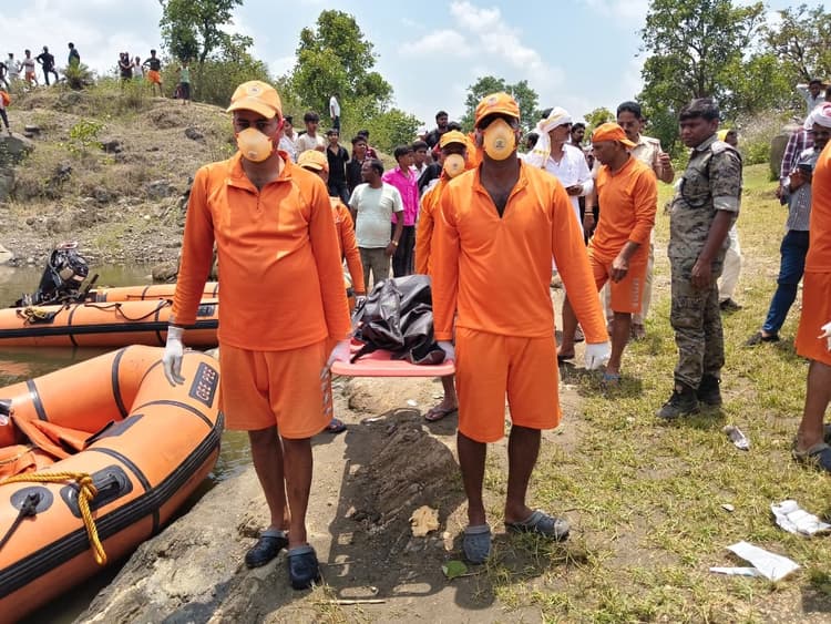 Deoghar News : बंद पत्थर खदान में डूबे किशोर का 22 घंटे बाद मिला शव