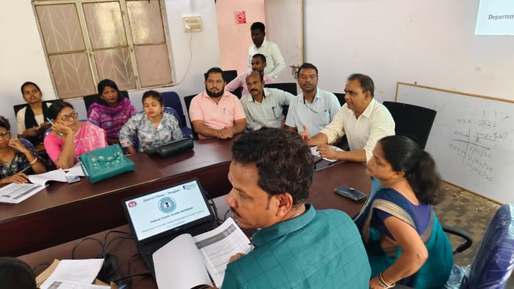 पालोजोरी में उपस्वास्थ्य केंद्र बंद मिलने पर कार्रवाई तय : डॉ लियाकत