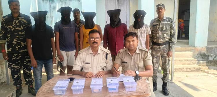 Deoghar News : सुरा भूरा जंगल में साइबर ठगी का अड्डा ध्वस्त, पांच आरोपी गिरफ्तार
