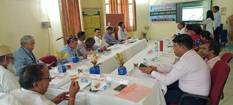 East Singhbhum News : प्रयोगशाला के अनुसंधान को सीधे किसानों के खेत तक पहुंचाएं वैज्ञानिक : डॉ रमेश