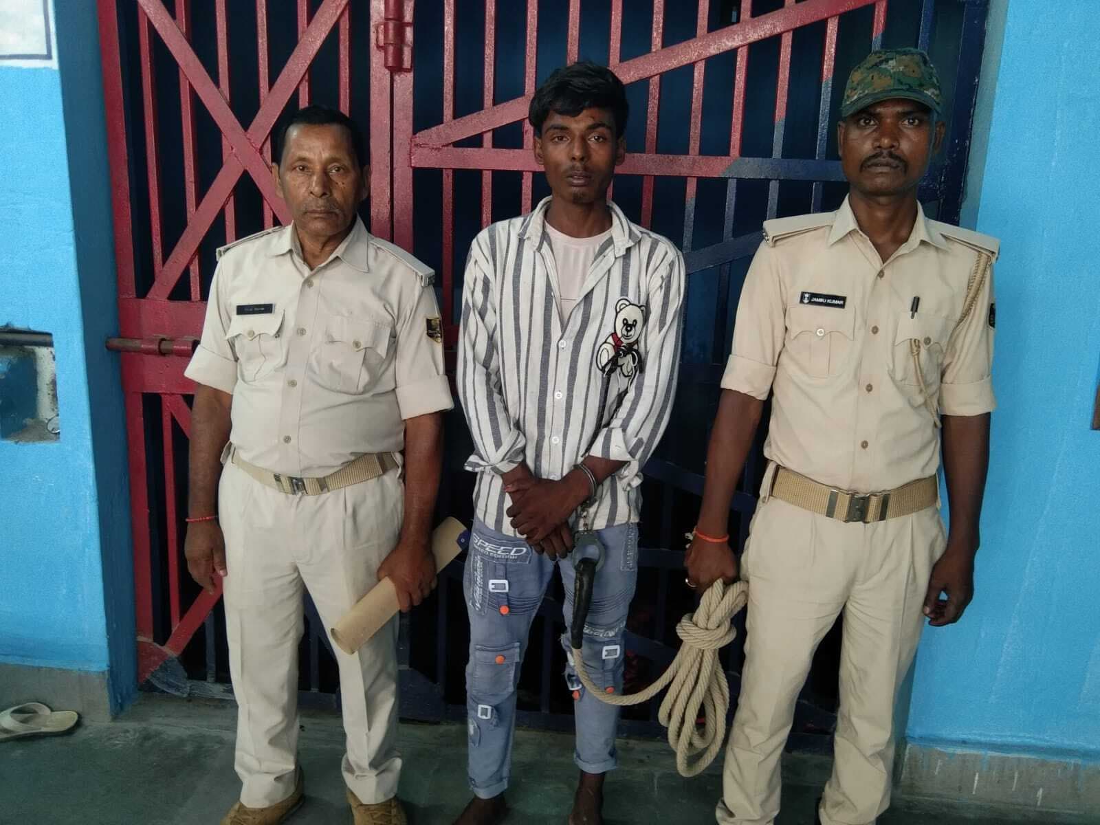 कट्टा के साथ एक युवक गिरफ्तार
