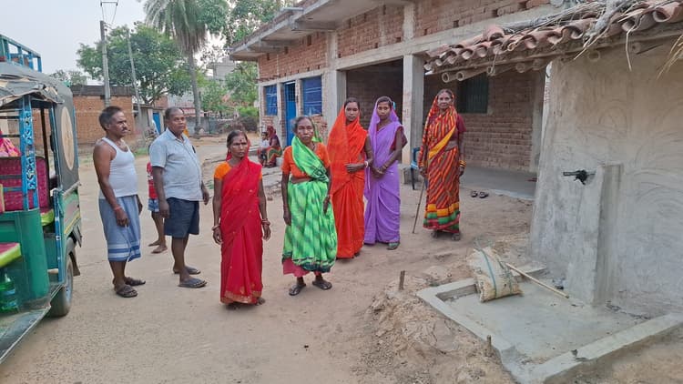 Giridih News :नौ गांवों में होनी थी जलापूर्ति, पर चार गांवों को ही मिल रहा पानी