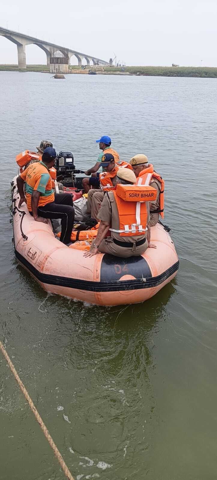 BHAGALPUR : विक्रमशिला सेतु ध्वस्त होने के बाद बीआरओ के अधिकारियों ने दोबारा किया निरीक्षण, जल्द शुरू होगा बेली ब्रिज निर्माण कार्य