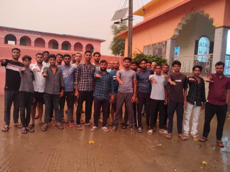 BHGALPUR : बरैनी में बनेगा ‘शहीद शिव शंकर द्वार’, युवाओं ने लिया वीर सपूत के आदर्शों पर चलने का संकल्प