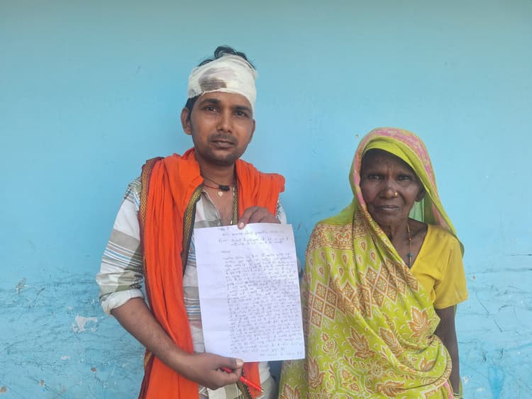 Gopalganj News : फुलवरिया में बारात से लौट रहे मोबाइल दुकानदार पर चाकू से जानलेवा हमला