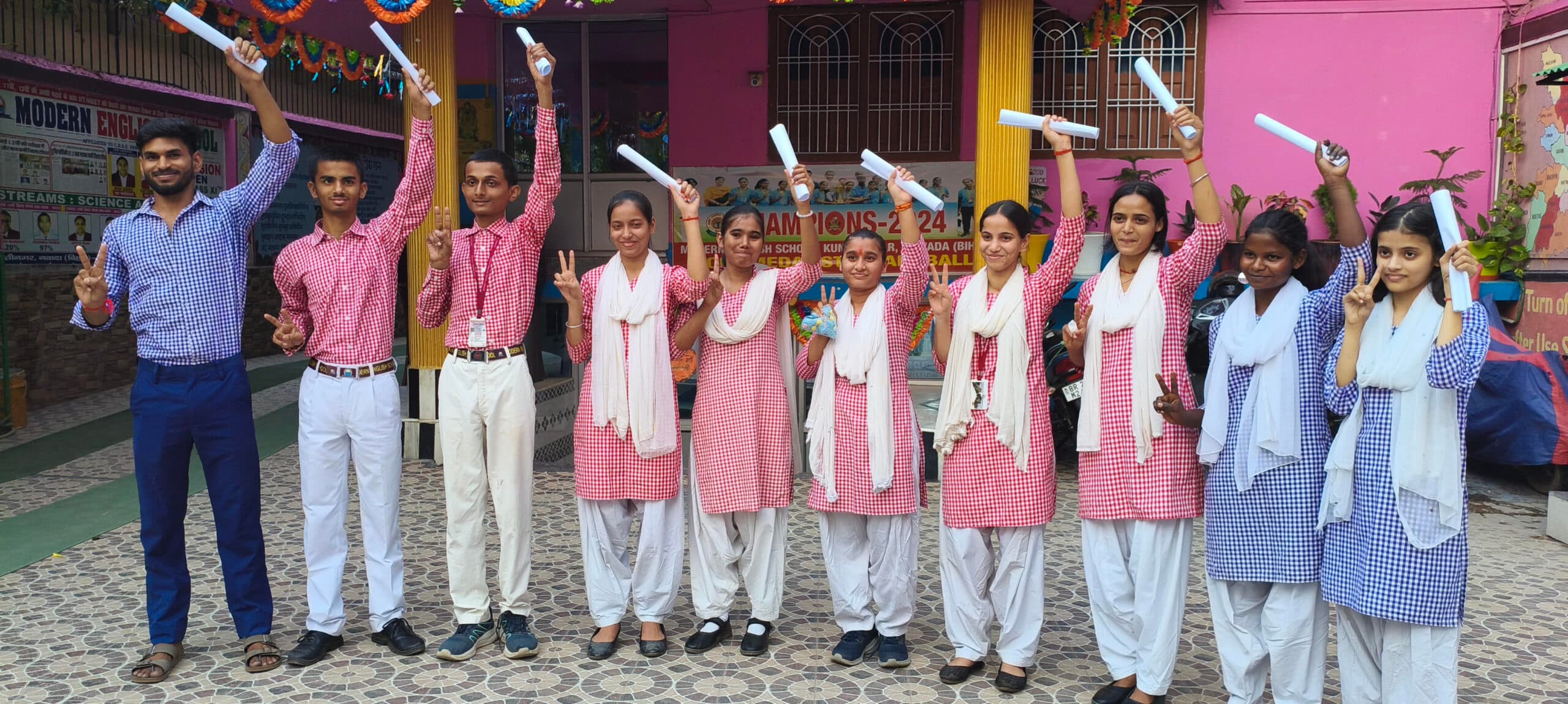 विज्ञान संकाय में मॉडर्न इंगलिश स्कूल की श्रुति आर्या 94.5% अंकों के साथ बनी जिला टॉपर