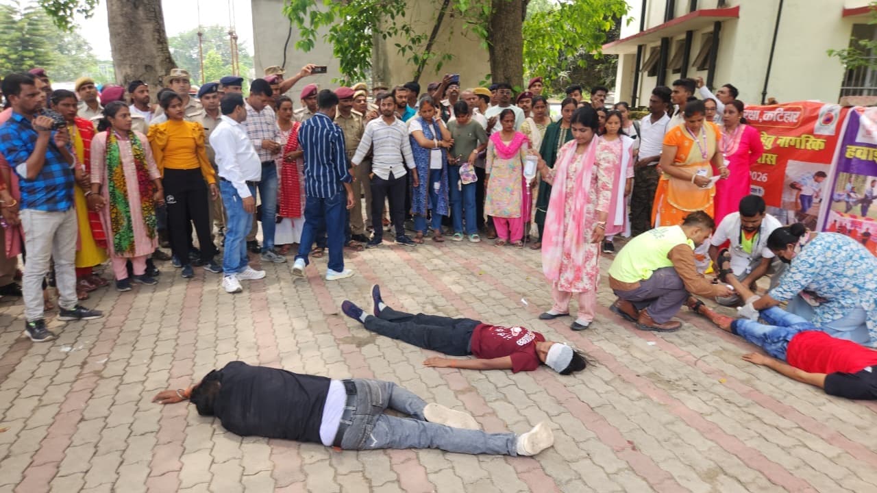 कटिहार में 15 मिनट का ब्लैकआउट, रेलवे स्टेशन पर हुआ स्मोक ड्रिल