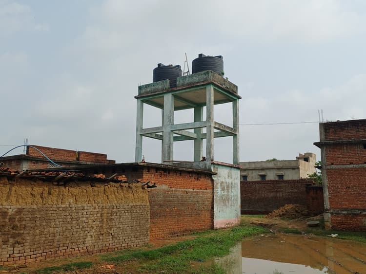 Banka Water Crisis: बूंद-बूंद पानी को तरसे ग्रामीण, लाखों की जल योजना बनी सिर्फ शोपीस