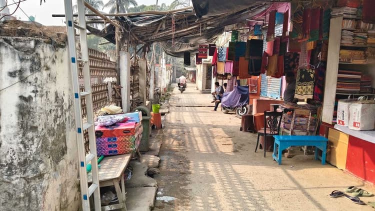 विष्णु मंदिर मार्ग पर अतिक्रमणकारियों का कब्जा