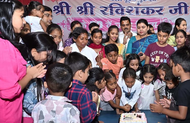 शांति, मानव सेवा व आध्यात्मिक चेतना के अग्रदूत हैं श्री श्री रविशंकर