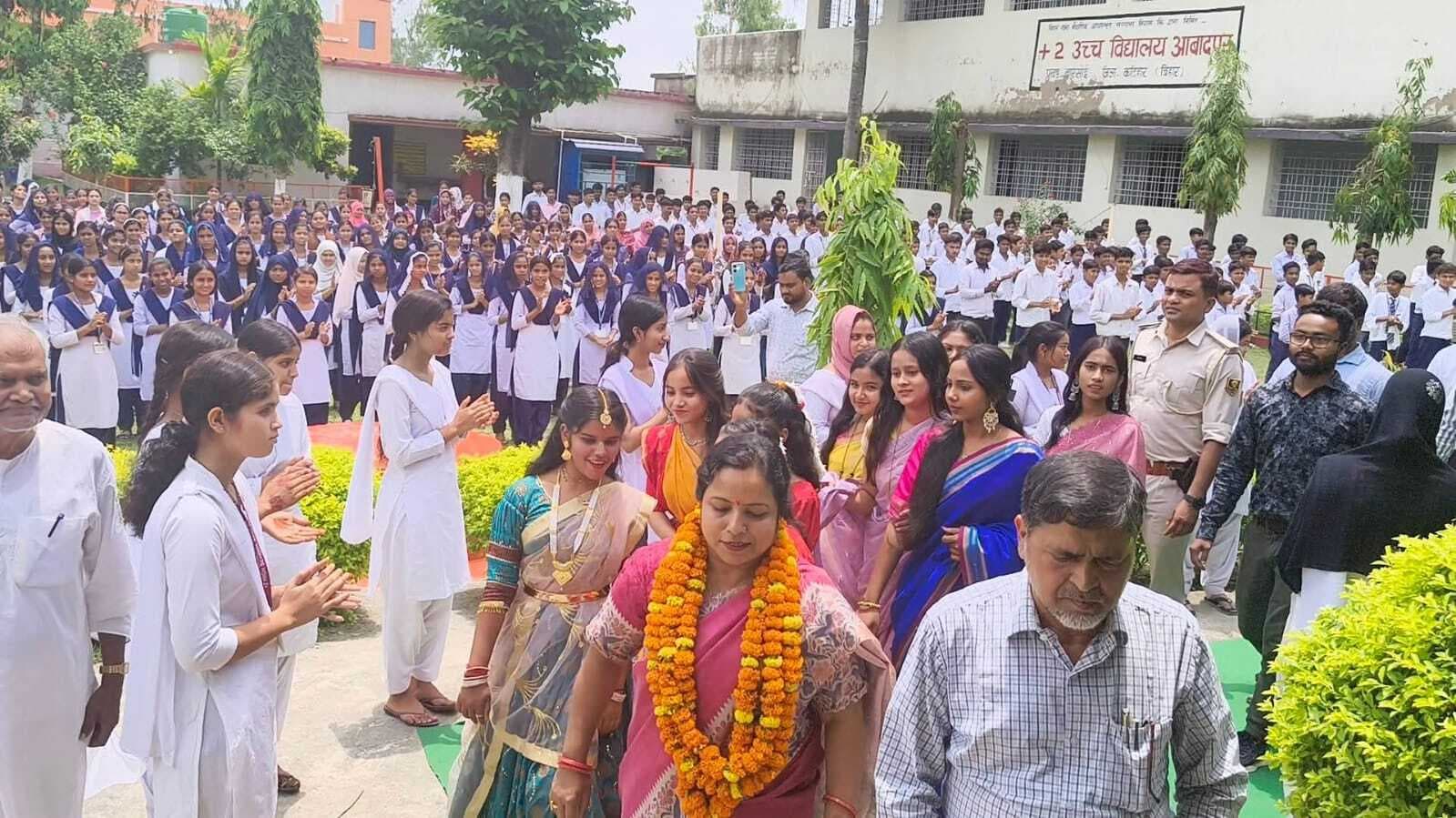 बारसोई के आबादपुर हाई स्कूल में समीक्षात्मक बैठक
