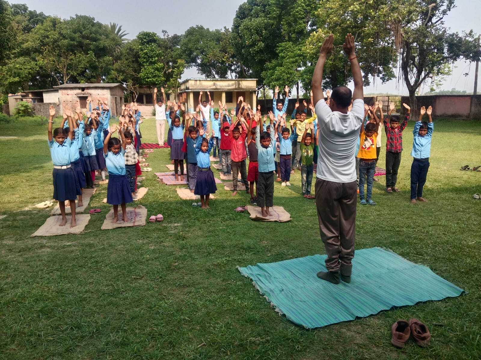 एसएसबी ने स्कूली बच्चों को कराया योगाभ्यास, योग के महत्व से कराया अवगत