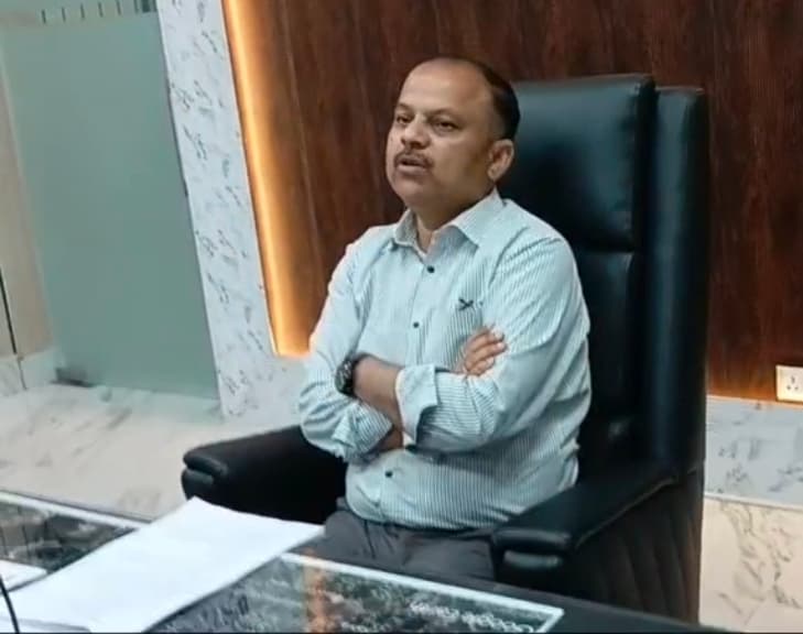Saharsa, जिले में एलपीजी की कमी नहीं, चार दिन में पेंडिंग बुकिंग क्लियर करें, डीएम