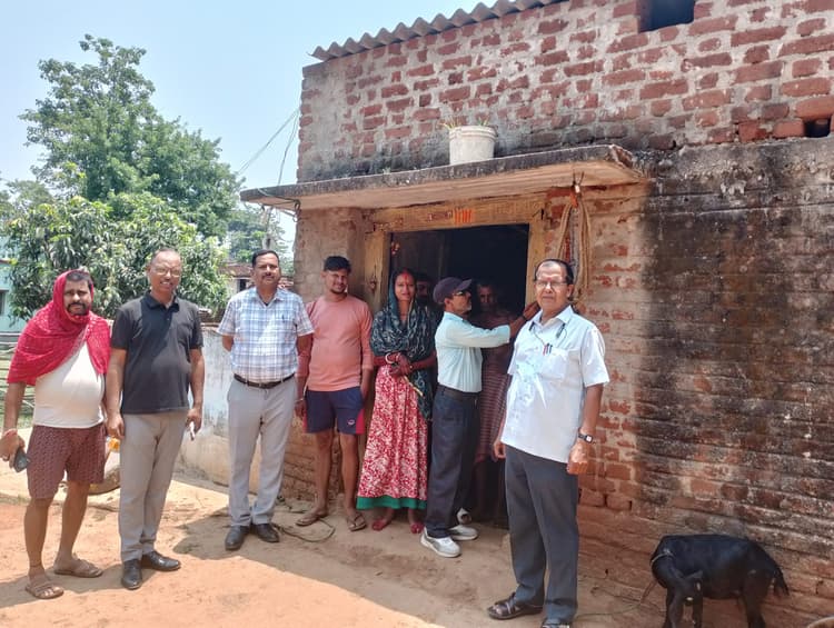 बीडीओ ने डोर-टू-डोर जाकर जनगणना कार्य का लिया जायजा