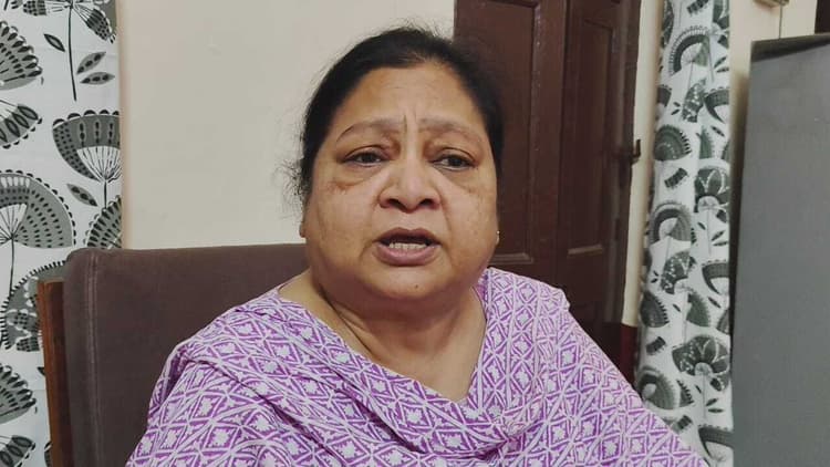 हिमगिरी एक्सप्रेस के एसी-वन कोच में महिला यात्री का पर्स चोरी, करीब दो लाख रुपये के सामान की रिपोर्ट दर्ज