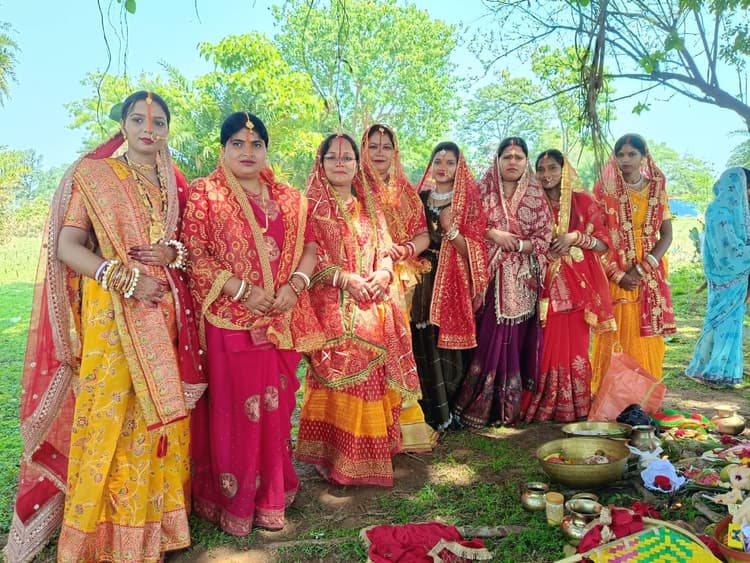 पालोजोरी: सुहागिनों ने अपने पति की दीर्घायु की मंगलकामना की