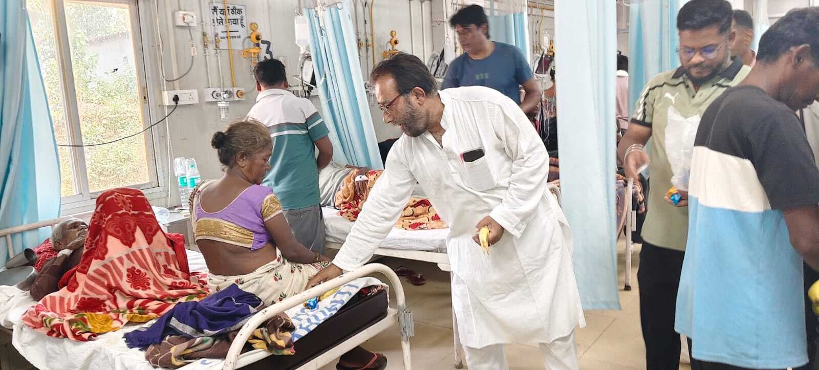 मरीजों के बीच फल और जूस का किया वितरण