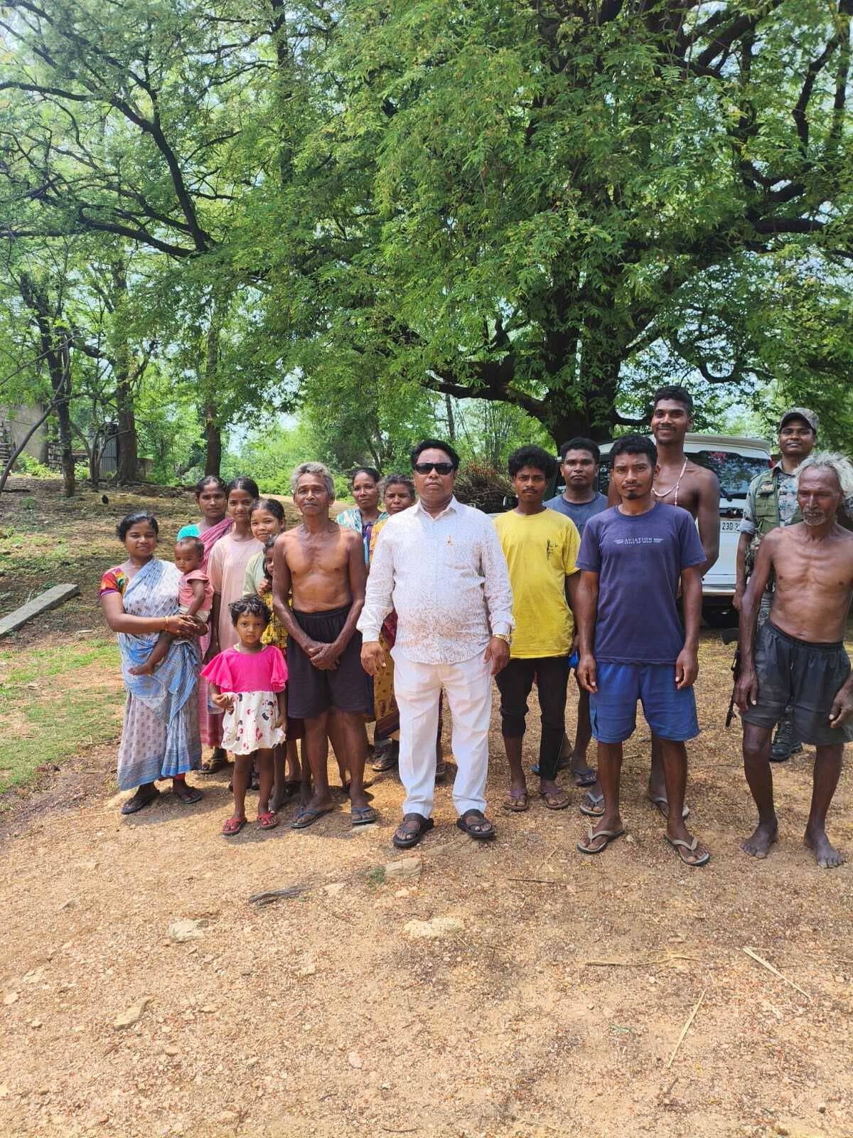 विधायक ने की ग्रामीणों के साथ बैठक
