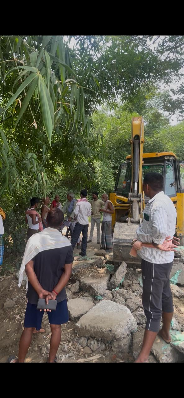 डीएम के प्रयास से दशकों पुरानी मांगे पूरी, बकिया शिव मंदिर कामथान तक सड़क निर्माण कार्य शुरू