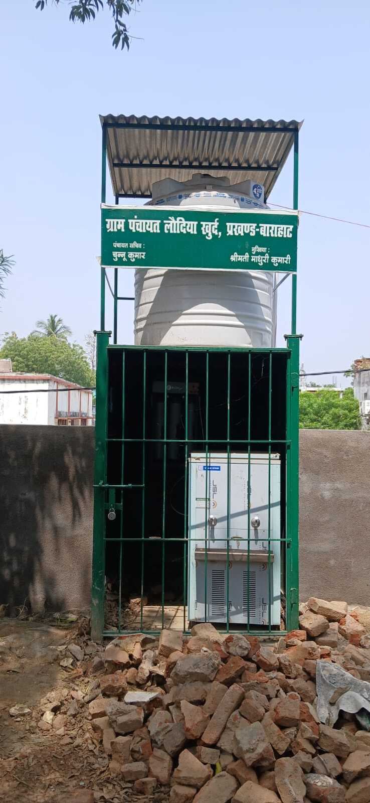 काली मंदिर का वॉटर कूलर खराब, भीषण गर्मी में श्रद्धालु बूंद-बूंद पानी को परेशान