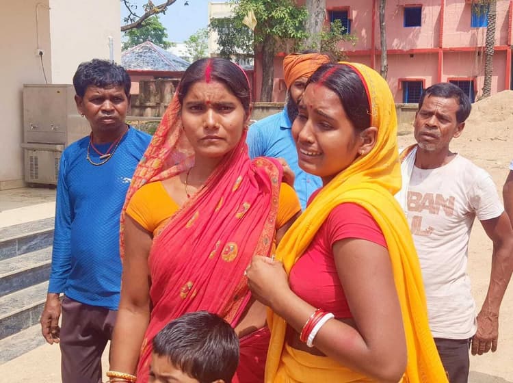 पारिवारिक कलह से परेशान महिला ने लगायी फांसी, हालत गंभीर होने पर देवघर रेफर
