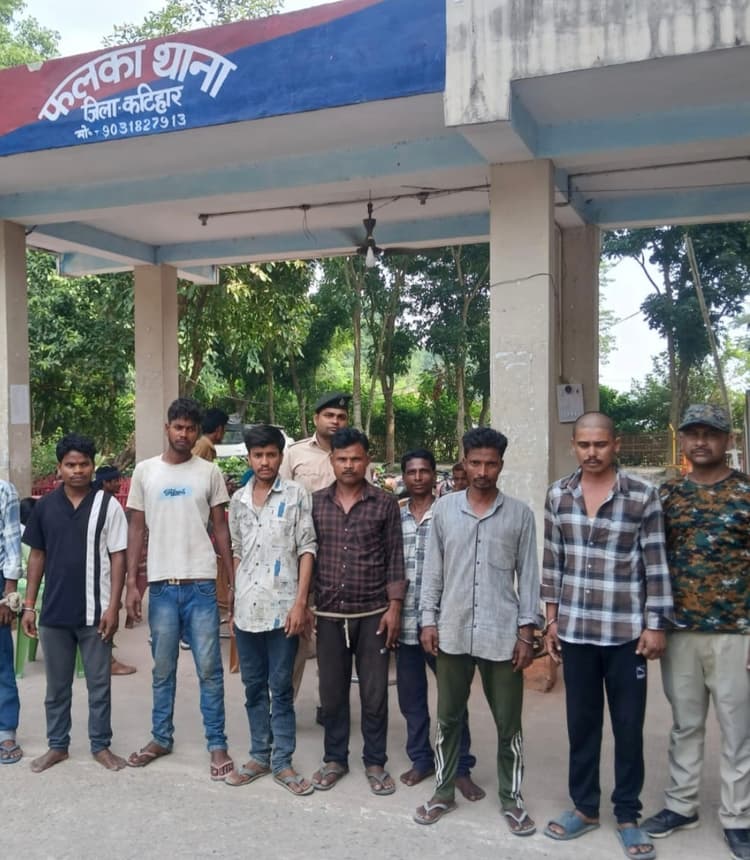 शराब पीकर हंगामा कर रहे आठ शराबी गिरफ्तार