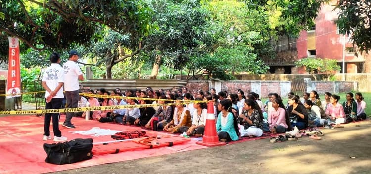 आग लगने के कारण व उसके बचाव की दी गयी जानकारी