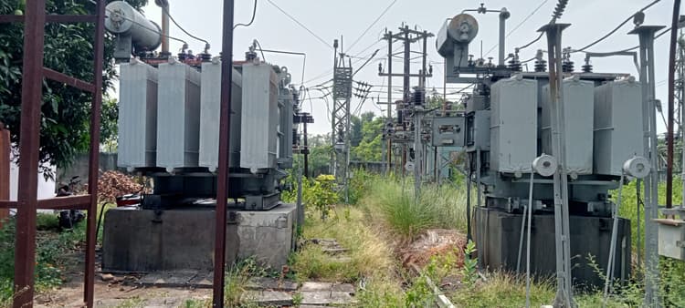 लचर बिजली व्यवस्था से लोग परेशान, भीषण गर्मी में आपूर्ति ठप