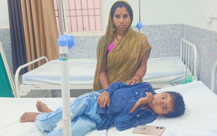 उमस भरी गर्मी में बढ़ा बिच्छू और जहरीले जीवों का खतरा, अस्पताल पहुंच रहे लगातार मरीज