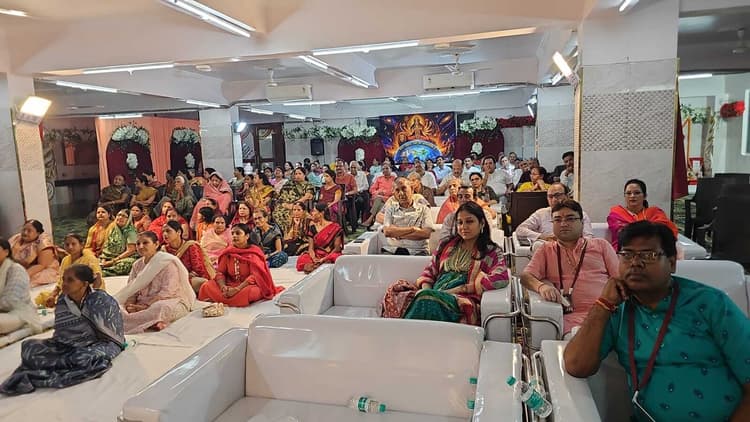 bhagalpur news. श्रीमद् देवी भागवत कथा में उमड़ी श्रद्धालुओं की भीड़