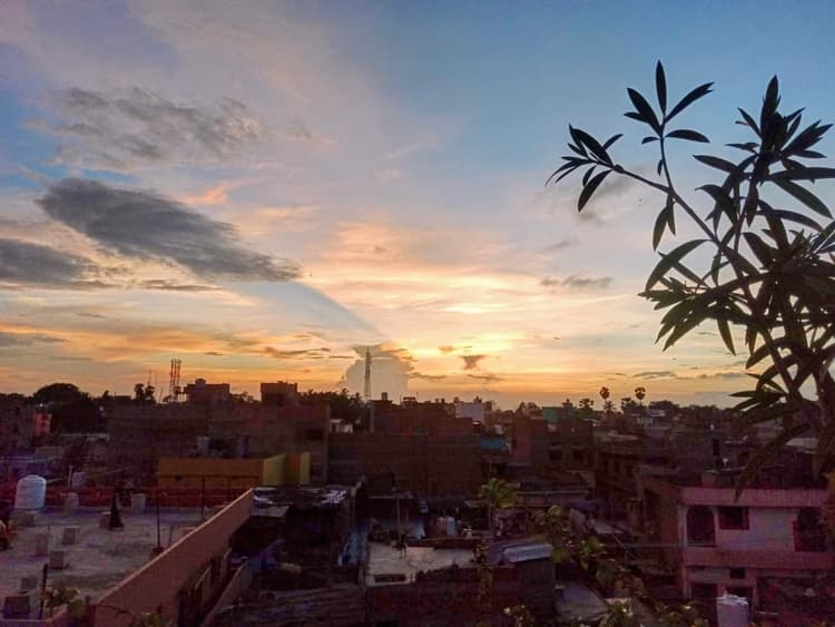 आंशिक बादल के साथ सतायेगी उमस, देर रात आंधी-बारिश की संभावना