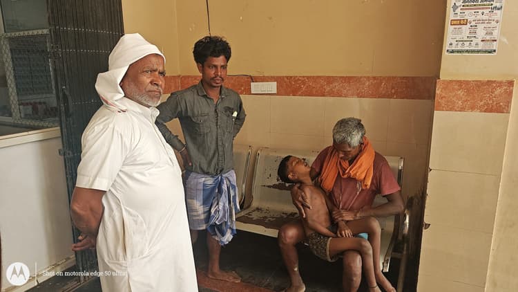 सांप डसने पर झाड़-फूंक के चक्कर में मासूम की मौत