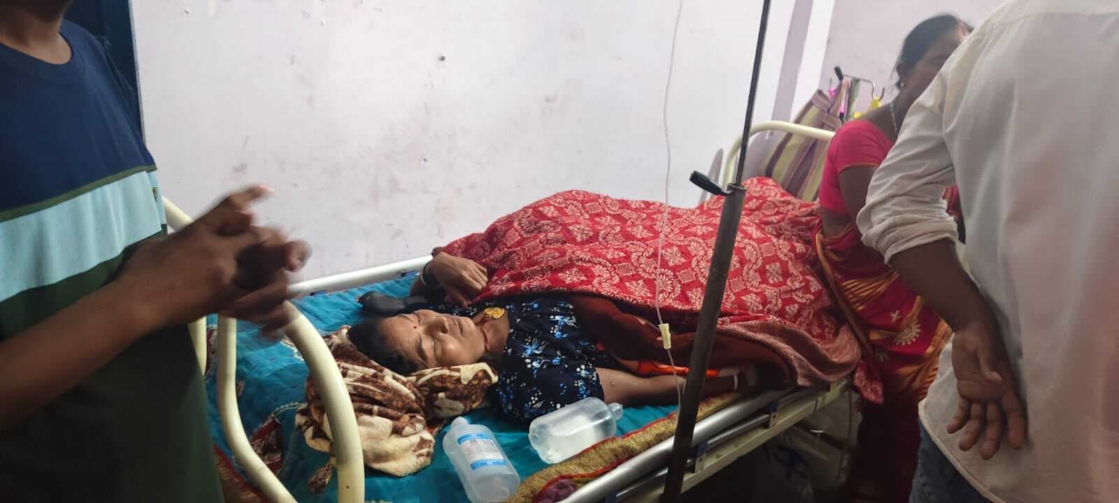 ऑपरेशन के दौरान बिगड़ी महिला की हालत, परिजनों ने किया हंगामा