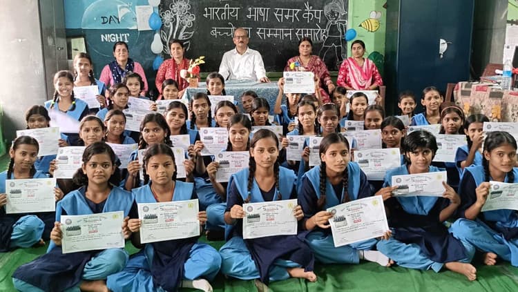 Bhagalpur news बच्चों के सम्मान के साथ समर कैंप का समापन