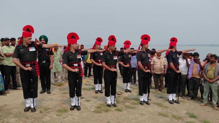 सैनिक सम्मान के साथ कारगील योद्धा नायक परमानंद सिंह पंचतत्व में हुए विलिन