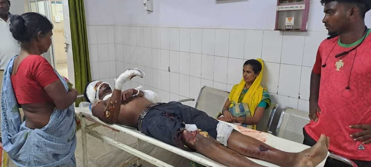 ऑटो पलटने से एक गंभीर रूप से जख्मी, दो अन्य घायल