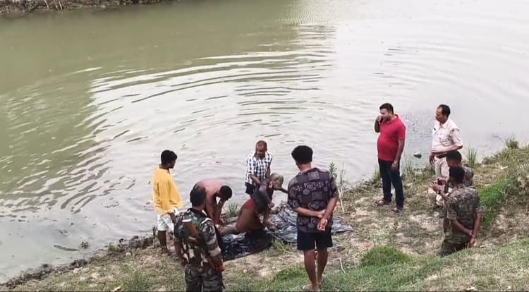 मेहरमा में ढोलिया नदी में तैरता मिला वृद्ध का शव