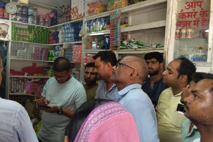 बांका के अमरपुर में मिलावटी खाद्यान्न को लेकर हड़कंप, पानी में भीगी सूजी बनी प्लास्टिक