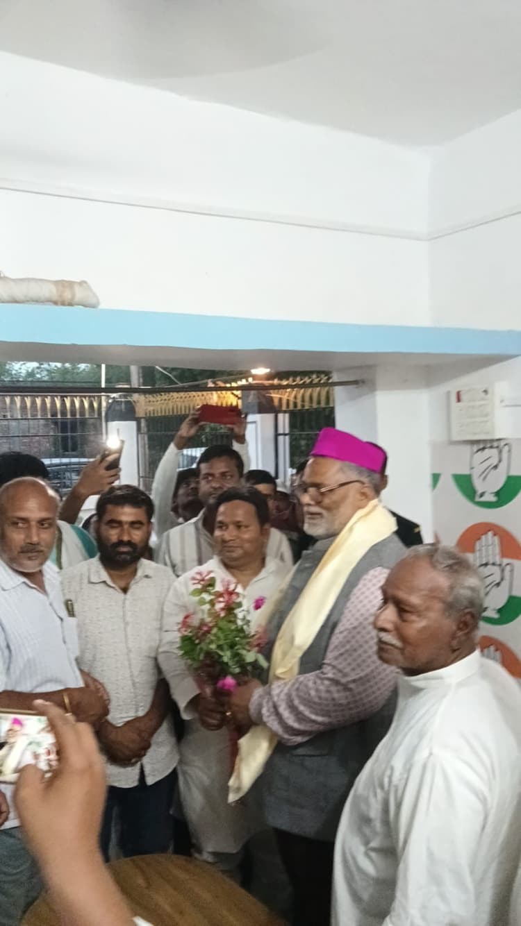 कांग्रेस नेता के आवास पहुंचे पूर्णिया सांसद, कहा राज्य में कानून व्यवस्था समाप्त
